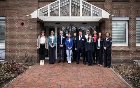HZA-OL: Berufseinsteiger beim Hauptzollamt Oldenburg Jetzt Karriere beim ZOLL starten! - Foto: presseportal.de HZA-OL: Berufseinsteiger beim Hauptzollamt Oldenburg Jetzt Karriere beim ZOLL starten! - Foto: presseportal.de