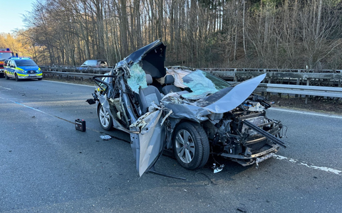 FW-EN: Tragehilfe und Verkehrsunfall - Foto: presseportal.de