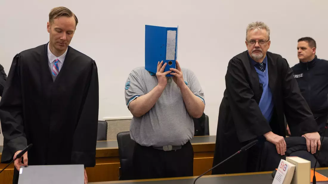 Der Mann sei infolge eines Hanges zu erheblichen Straftaten für die Allgemeinheit gefährlich, sagte der Vorsitzende Richter. (Archivbild) - Bild: Christian Lademann/dpa