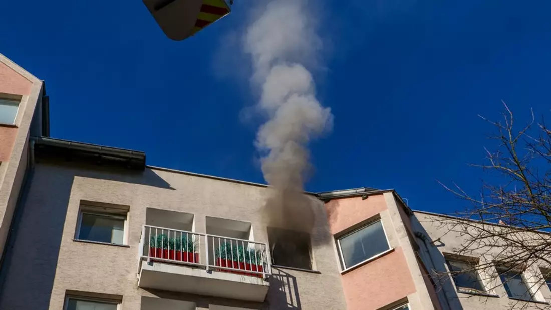 FW-DO: Wohnungsbrand mit Menschenrettung in der Münsterstraße rechtzeitig zum Rosenmontagsumzug beendet - Bild: presseportal.de