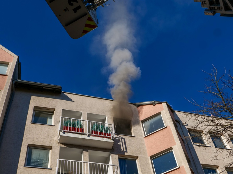 FW-DO: Wohnungsbrand mit Menschenrettung in der Münsterstraße rechtzeitig zum Rosenmontagsumzug beendet - Foto: presseportal.de