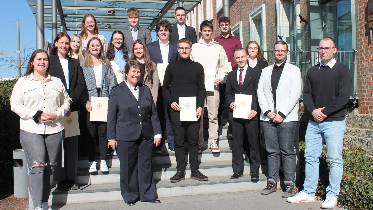 HZA-N: Berufseinstieg beim Hauptzollamt Nürnberg - Foto: Zoll, presseportal.de