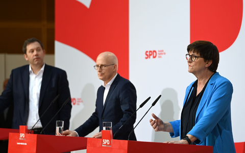 Hamburgs Bürgermeister Peter Tschentscher lässt die Frage nach dem künftigen Koalitionspartner seiner SPD vorerst offen.  - Foto: Katharina Kausche/dpa