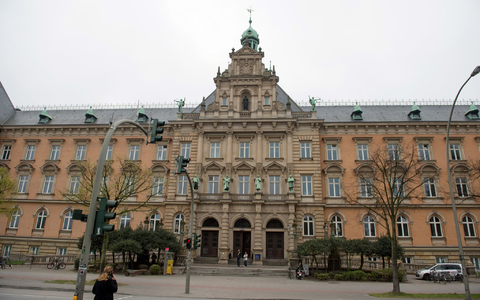 Das Landgericht Hamburg hat den Antrag auf Erlass einer einstweiligen Verfügung des Berliner Galeristen-Ehepaars König gegen den Roman «Innerstädtischer Tod» zurückgewiesen. (Symbolfoto) - Foto: Daniel Reinhardt/dpa