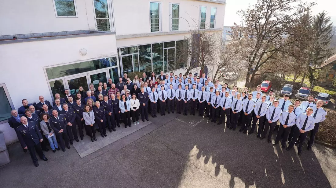 POL-S: Neue Beschäftigte beim Polizeipräsidium Stuttgart begrüßt - Bild: presseportal.de