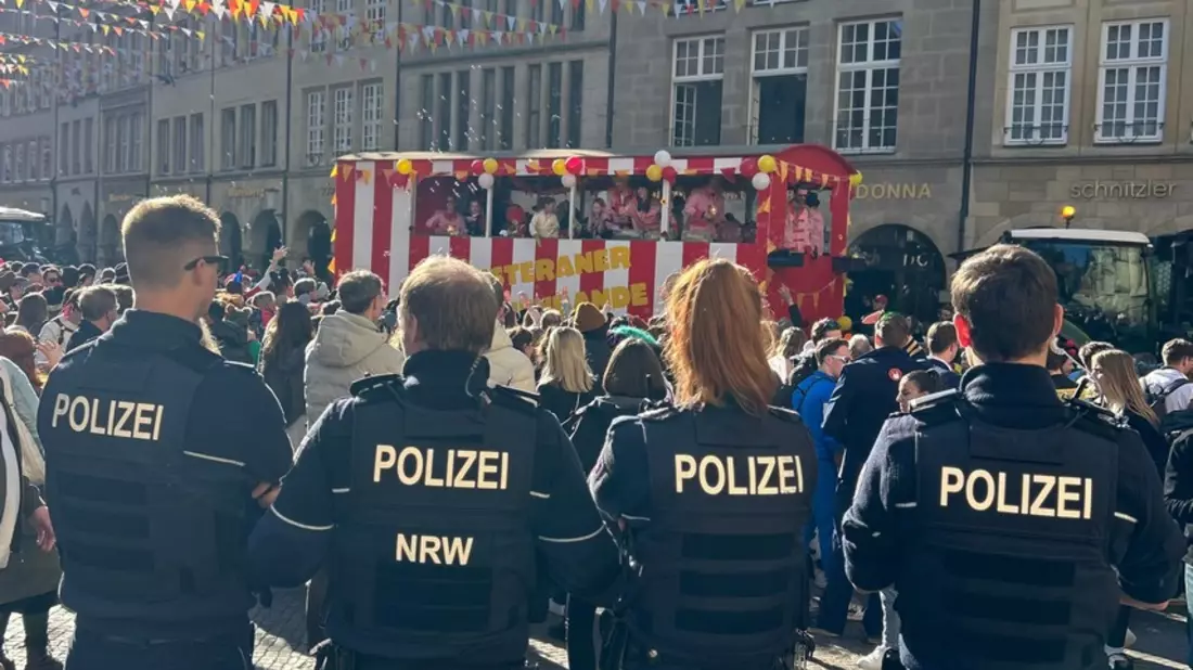 POL-MS: Rosenmontagsumzug in Münster verläuft überwiegend friedlich - Bild: presseportal.de