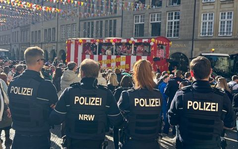 POL-MS: Rosenmontagsumzug in Münster verläuft überwiegend friedlich - Foto: presseportal.de