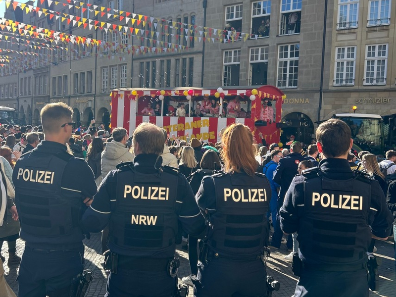 POL-MS: Rosenmontagsumzug in Münster verläuft überwiegend friedlich - Foto: presseportal.de