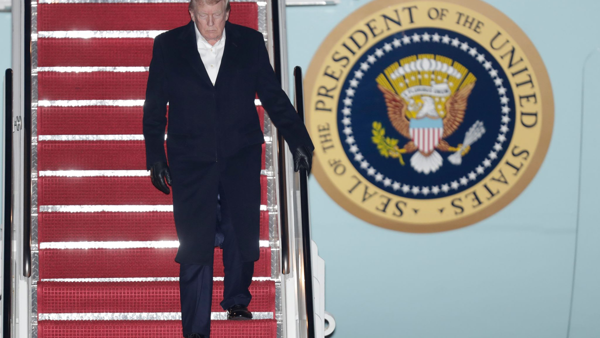 Trump droht mit neuen Zöllen. (Archivbild) - Foto: Luis M. Alvarez/FR596 AP/AP/dpa