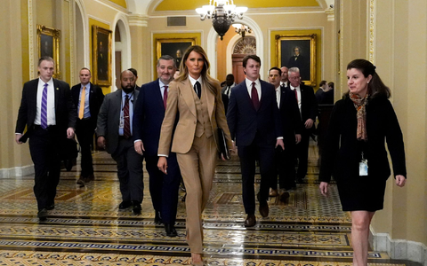 Melania Trump kämpft gegen Rachepornos. - Foto: Julia Demaree Nikhinson/AP/dpa
