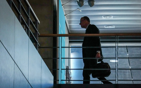 CDU-Chef Friedrich Merz kommt zu den Sondierungsgesprächen von Union und SPD. - Foto: Kay Nietfeld/dpa CDU-Chef Friedrich Merz kommt zu den Sondierungsgesprächen von Union und SPD. - Foto: Kay Nietfeld/dpa