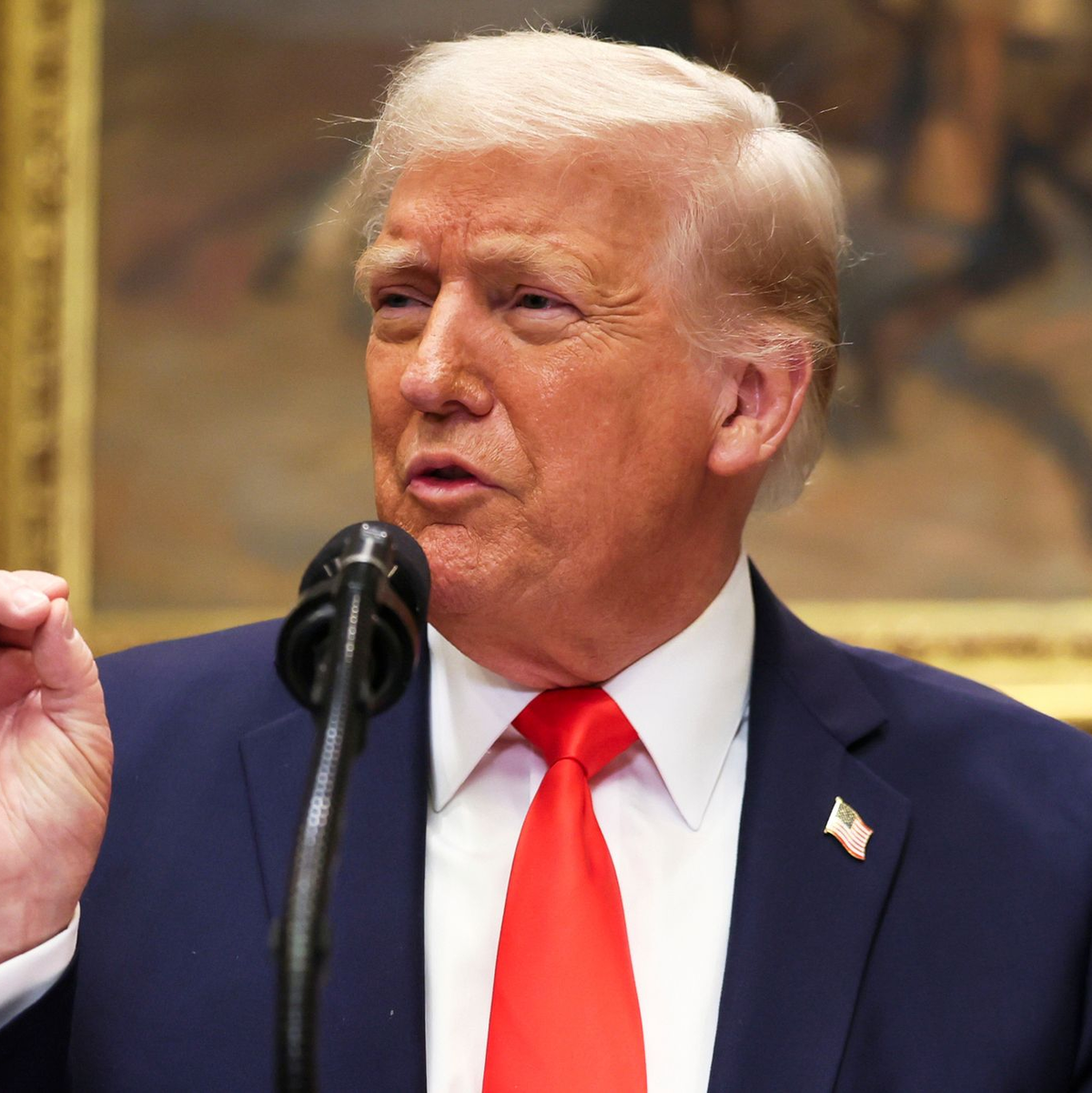 US-Präsident Donald Trump macht Ernst mit seiner Drohung, der Ukraine die Unterstützung der USA zu entziehen. - Foto: Uncredited/Pool/AP/dpa