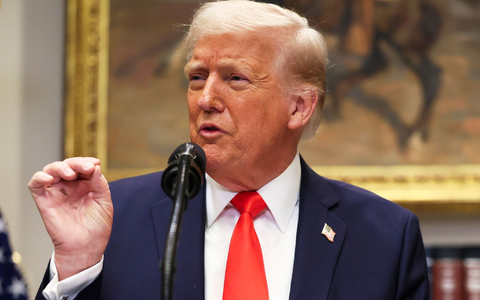 US-Präsident Donald Trump macht Ernst mit seiner Drohung, der Ukraine die Unterstützung der USA zu entziehen. - Foto: Uncredited/Pool/AP/dpa