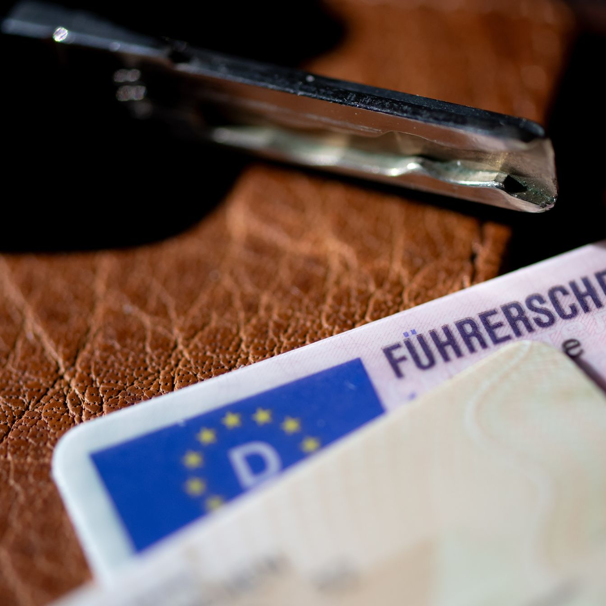 Der Erwerb des Führerscheins kann viel Nerven kosten - und viel Geld. - Foto: Sven Hoppe/dpa