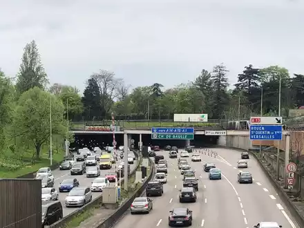 Eine Spur der Périphérique wird im Berufsverkehr für Fahrgemeinschaften, Taxis und Busse reserviert. (Archivbild) - Foto: Michael Evers/dpa