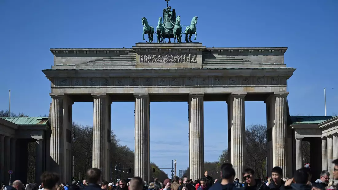 Das Brandenburger Tor gehört zu den Sehenswürdigkeiten der deutschen Hauptstadt. (Archivbild) - Bild: Jonathan Penschek/dpa