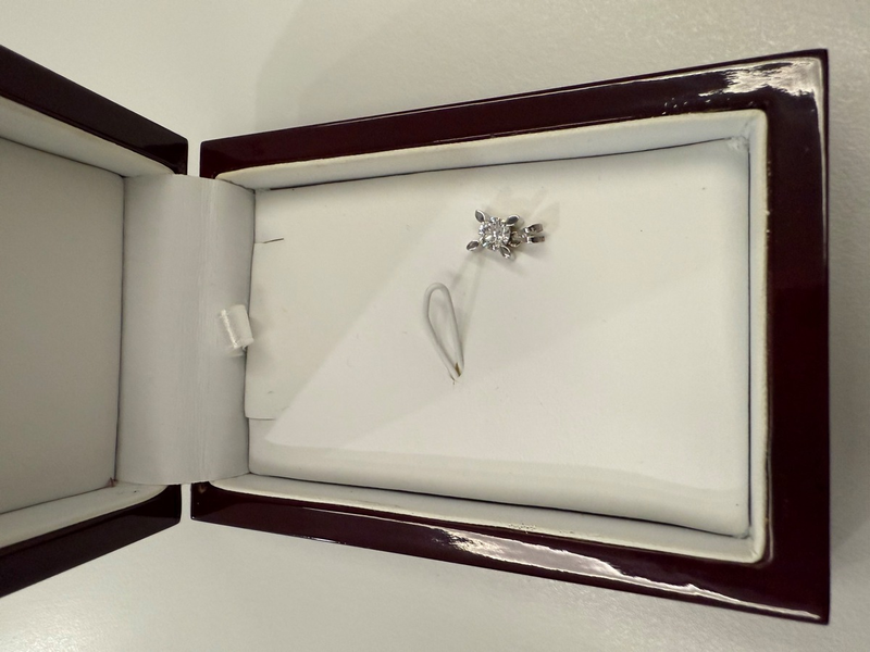 HZA-H: Zoll Hannover verhindert Schmuggel von Brillantschmuck am Flughafen - Foto: presseportal.de