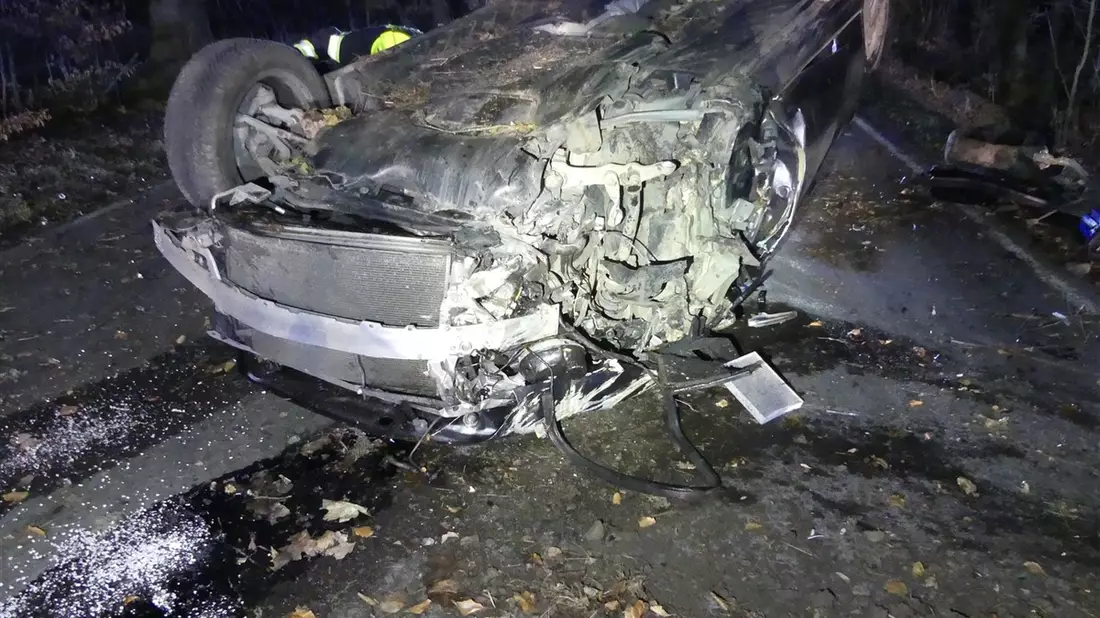 POL-GM: Mit Auto überschlagen - 18-Jähriger leicht verletzt - Bild: presseportal.de