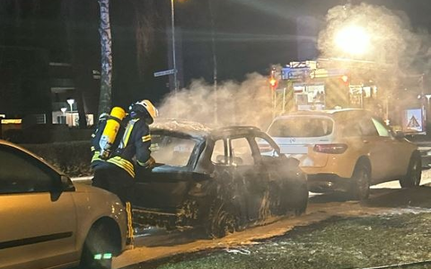 LPI-NDH: Totalschaden nach Fahrzeugbrand - Zeugen gesucht - Foto: presseportal.de
