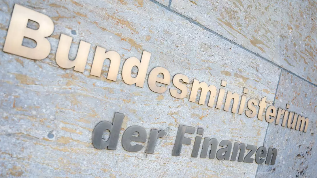 Das Finanzministerium soll künftig in Hand der SPD sein. (Archivbild) - Bild: Christophe Gateau/dpa