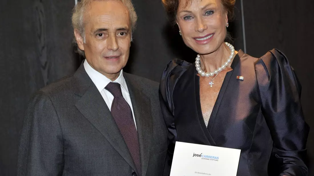 Tenor Jose Carreras hatte die Ärztin und Fernsehmoderatorin Antje-Katrin Kühnemann zur Botschafterin der Jose Carreras Leukämie-Stiftung ernannt. (Archivbild) - Bild: Volker Dornberger/dpa