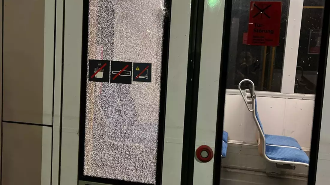 POL-NE: Randalierer beschädigen Fahrzeuge - Bild: presseportal.de