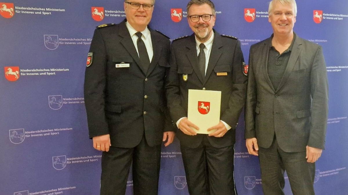 POL-WHV: Der Leiter der Polizeiinspektion Wilhelmshaven/Friesland, Jörg Beensen, wurde befördert - Foto: presseportal.de