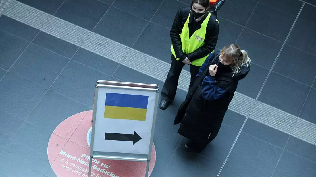 Helfer für Flüchtlinge aus der Ukraine (Archiv) - Bild: über dts Nachrichtenagentur
