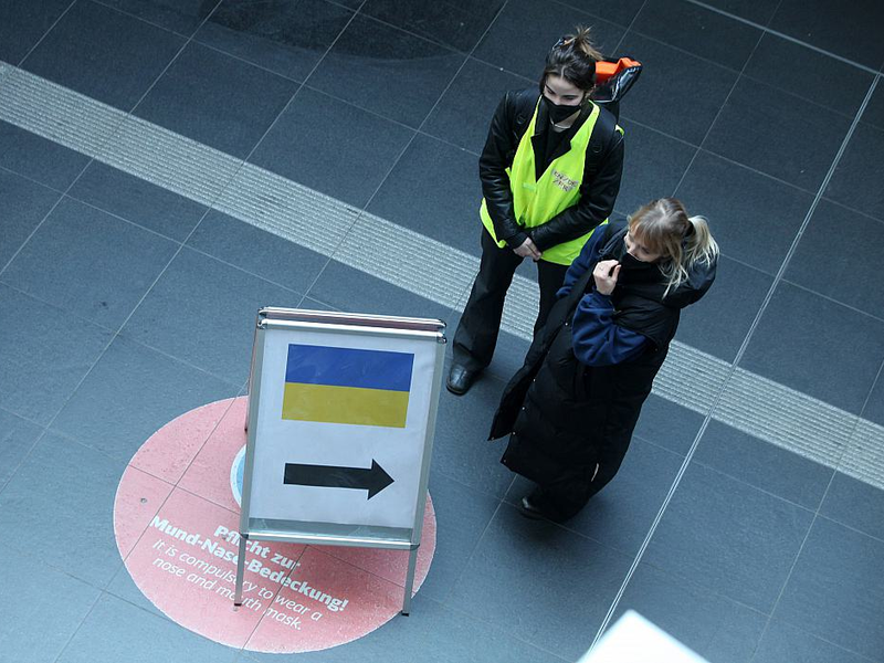 Helfer für Flüchtlinge aus der Ukraine (Archiv) - Foto: über dts Nachrichtenagentur