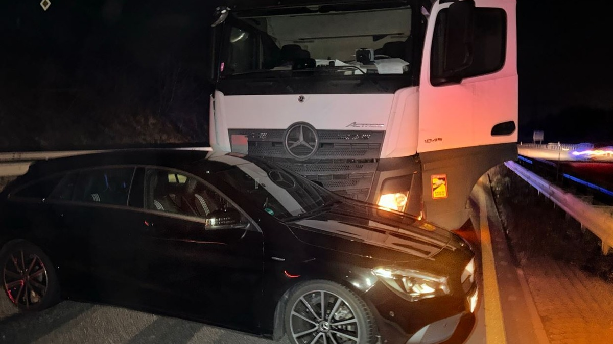 POL-PDLD: B10/AS Landau-Nord - Fehler beim Fahrstreifenwechsel - Foto: presseportal.de