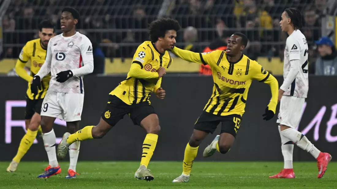 Karim Adeyemi trifft zur Führung von Borussia Dortmund. - Bild: Federico Gambarini/dpa