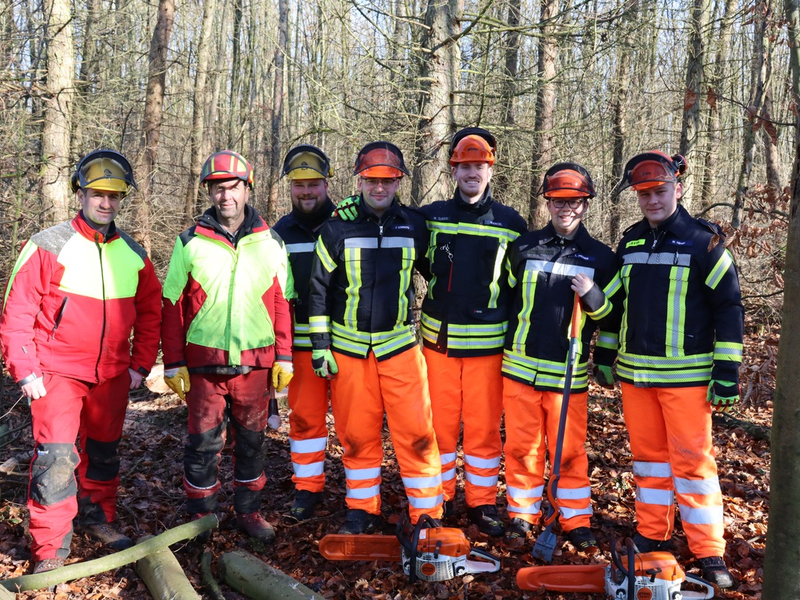 FW Hennef: Motorsägenlehrgang erfolgreich beendet - Foto: presseportal.de