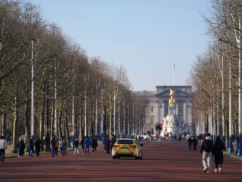 Ein Highlight jedes Besuchs in London: Der Stadtpalast der Royal Family. (Archivbild) - Foto: Alberto Pezzali/AP/dpa
