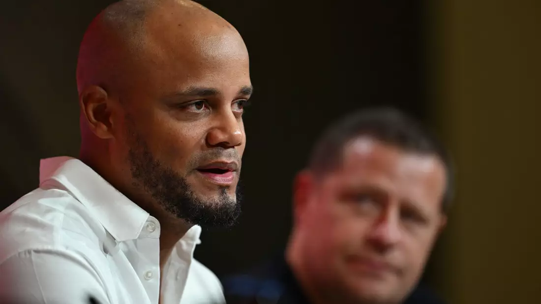 Max Eberl (r) traut seinem Trainer Vincent Kompany eine Bedeutung im europäischen Fußball zu vergleichbar mit der von Klopp und Guardiola. (Archivbild) - Bild: Sven Hoppe/dpa