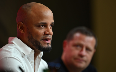 Max Eberl (r) traut seinem Trainer Vincent Kompany eine Bedeutung im europäischen Fußball zu vergleichbar mit der von Klopp und Guardiola. (Archivbild) - Foto: Sven Hoppe/dpa