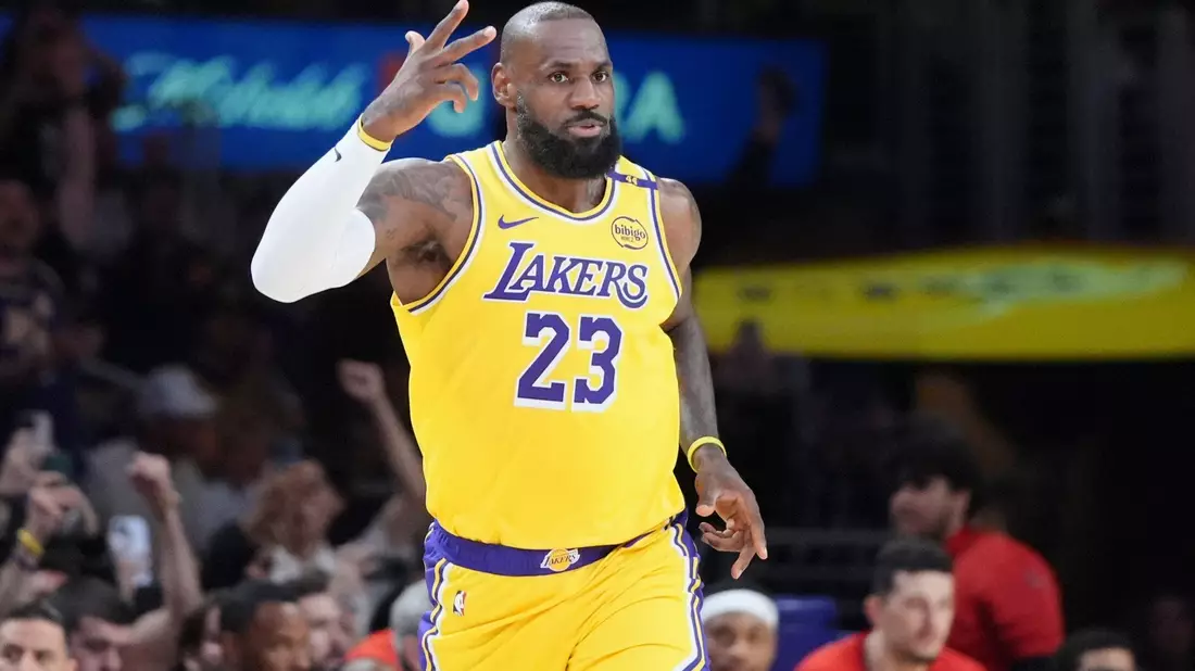 Der Wurf, mit dem LeBron James die Schallmauer von 50 000 Punkten durchbrach. - Bild: Jae C. Hong/AP/dpa
