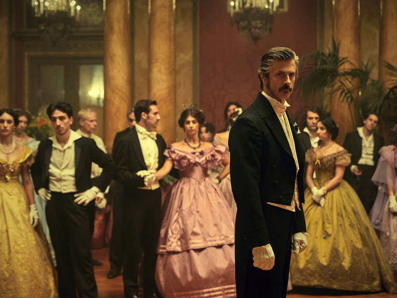 Kim Rossi Stuart (vorne) spielt Don Fabrizio, den Fürst von Salina.  - Foto: Lucia Iuorio/Netflix/dpa