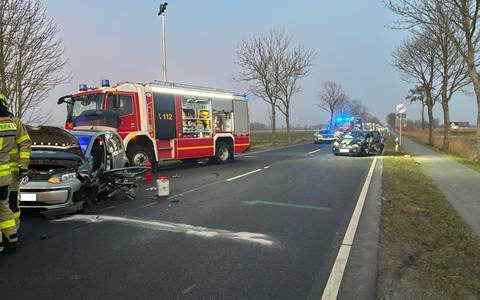 POL-CUX: Verkehrsunfall auf der B73 nach missglücktem Überholmanöver - Zwei Personen verletzt, eine davon schwer - Vollsperrung sorgt für Verkehrsbehinderungen (Foto im Anhang) - Foto: presseportal.de