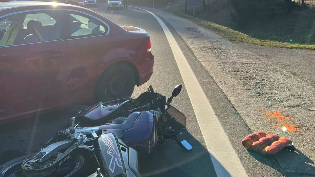 POL-RBK: Overath - Motorradfahrer bei Zusammenstoß mit Pkw schwer verletzt - Bild: presseportal.de