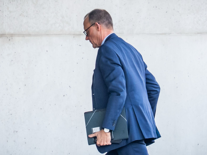 Merz kommt ins Kanzleramt.  - Foto: Michael Kappeler/dpa