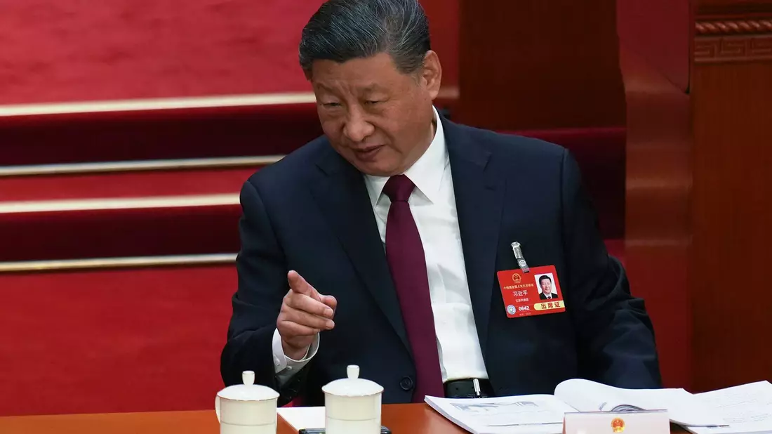 Unter Staatschef Xi Jinping begann an diesem Mittwoch der Nationale Volkskongress, der eine Woche dauern wird.  - Bild: Ng Han Guan/AP/dpa