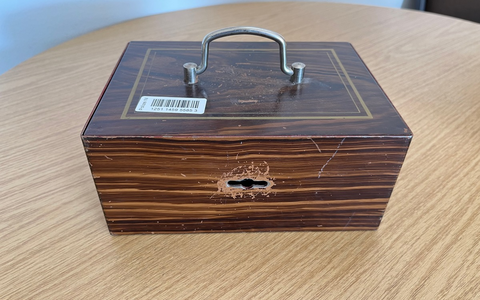 POL-CE: Die Polizei Bergen sucht den Eigentümer / die Eigentümerin einer Geldkassette - Foto: presseportal.de