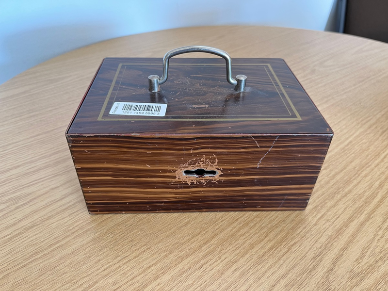 POL-CE: Die Polizei Bergen sucht den Eigentümer / die Eigentümerin einer Geldkassette - Foto: presseportal.de