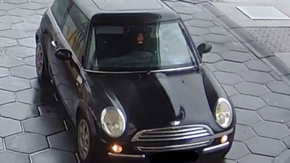 POL-SL: Nach gewerbsmäßiger Tankbetrugsserie / Polizei sucht nach einem schwarzen Mini Cooper mit notdürftig repariertem Unfallschaden - Bild: presseportal.de