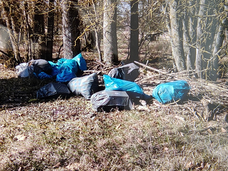 POL-UL: (UL) Blaubeuren - Große Mengen Müll entsorgt / Am Dienstag fand ein Zeuge die Müllsäcke. - Foto: presseportal.de