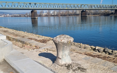 POL-PPMZ: 500kg schwere, historische Poller gestohlen - Foto: presseportal.de