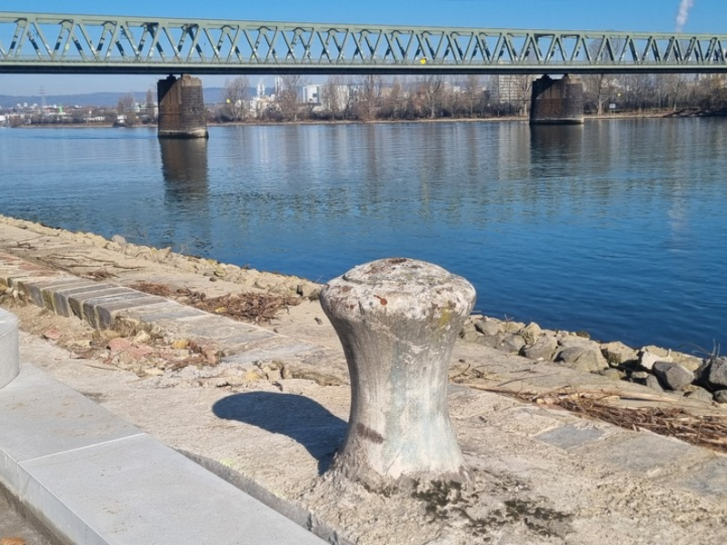 POL-PPMZ: 500kg schwere, historische Poller gestohlen - Foto: presseportal.de