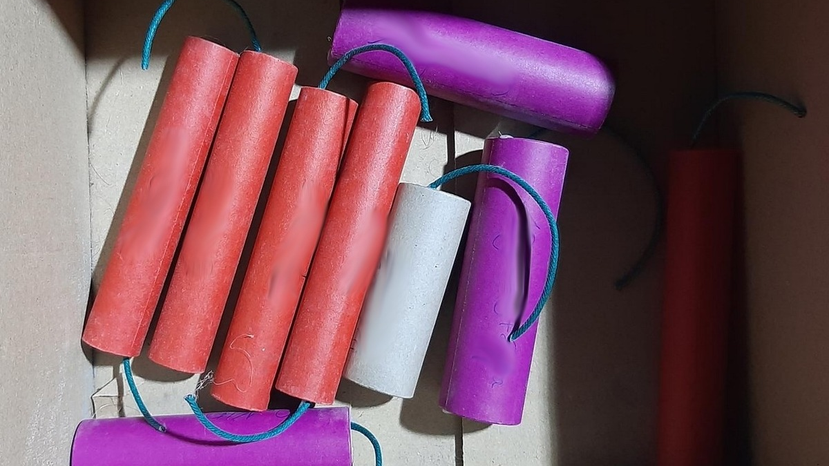 BPOLI-WEIL: Nachtrag: Bild zu Pressemitteilung: Einfuhr von verbotenen Böllern - Foto: presseportal.de