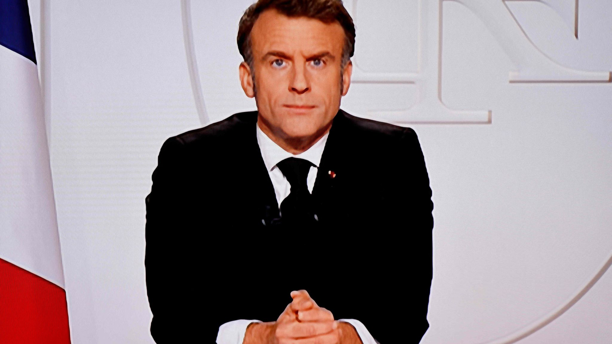 Frankreichs Präsident Macron prüft, ob auch Alliierte unter den Schutzschirm der französischen Atomwaffen rücken können. - Foto: Ludovic Marin/AFP/dpa