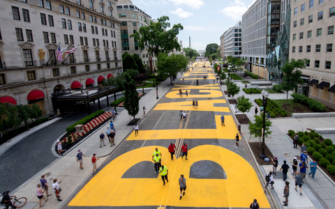 Der Schriftzug ist unweit des Weißen Hauses in Washington zu finden. (Archivbild) - Foto: Khalid Naji-Allah/Executive Office of the Mayor/AP/dpa Der Schriftzug ist unweit des Weißen Hauses in Washington zu finden. (Archivbild) - Foto: Khalid Naji-Allah/Executive Office of the Mayor/AP/dpa